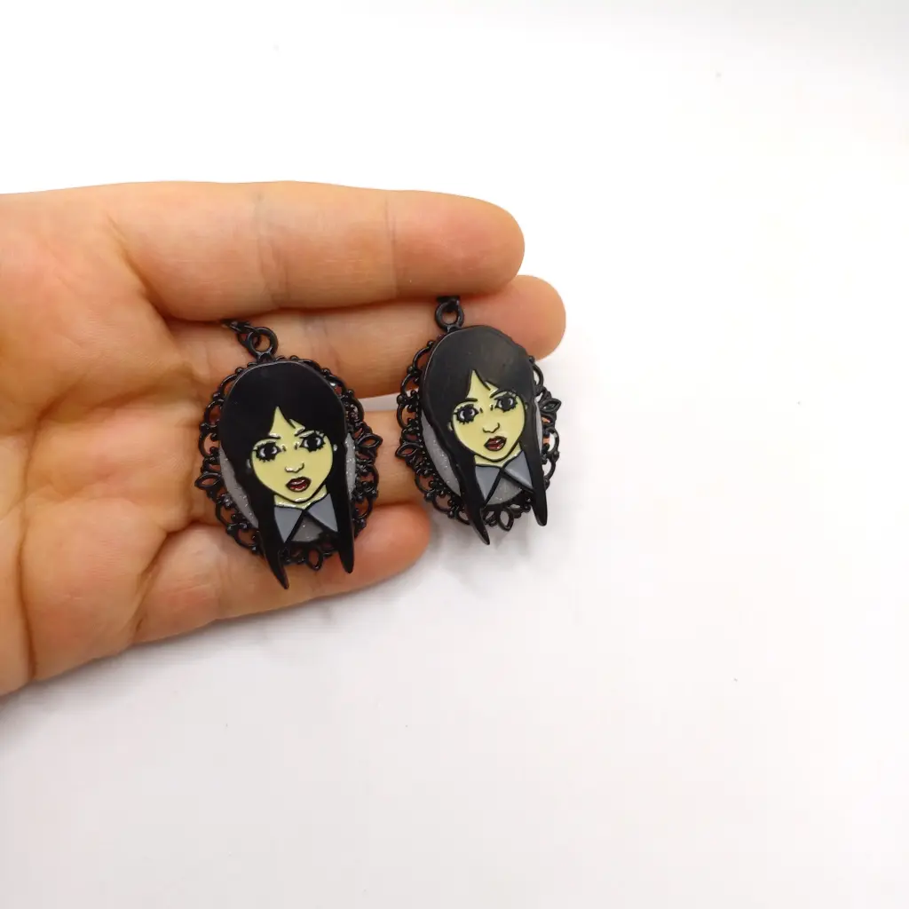 blacksoulcreations-nos-bijoux-fantaisie-boucles-d-oreilles-mercredi-addams