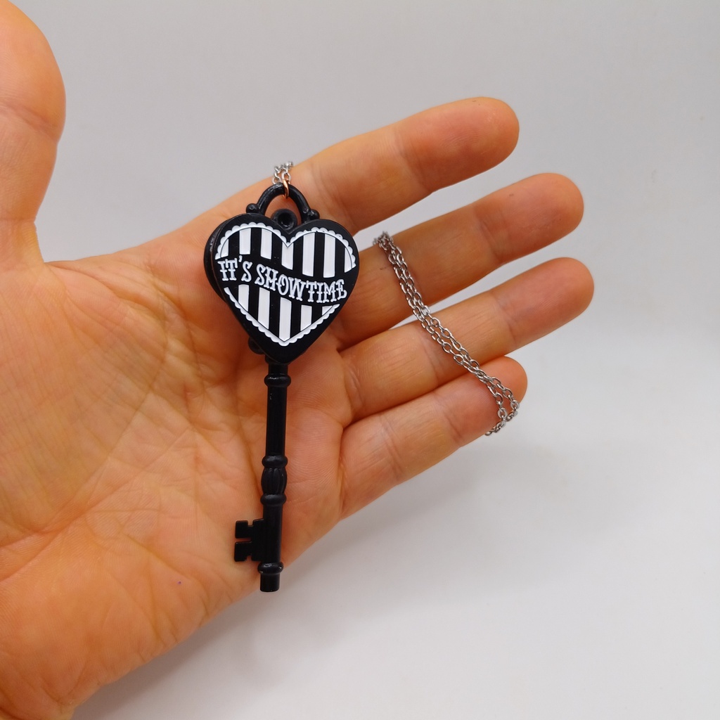 blacksoulcreations-nos-bijoux-fantaisie-pendentif-clef-beetlejuice-showtime