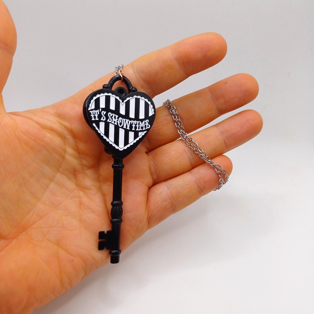 blacksoulcreations-nos-bijoux-fantaisie-pendentif-clef-beetlejuice-showtime