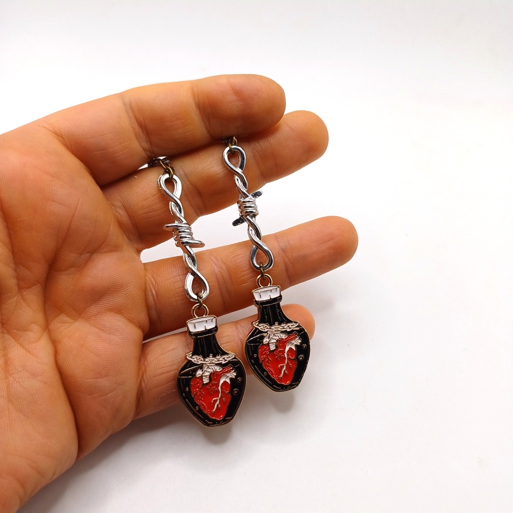 blacksoulcreations-nos-bijoux-fantaisie-boucles-d-oreilles-potions-et-coeur-anatomique