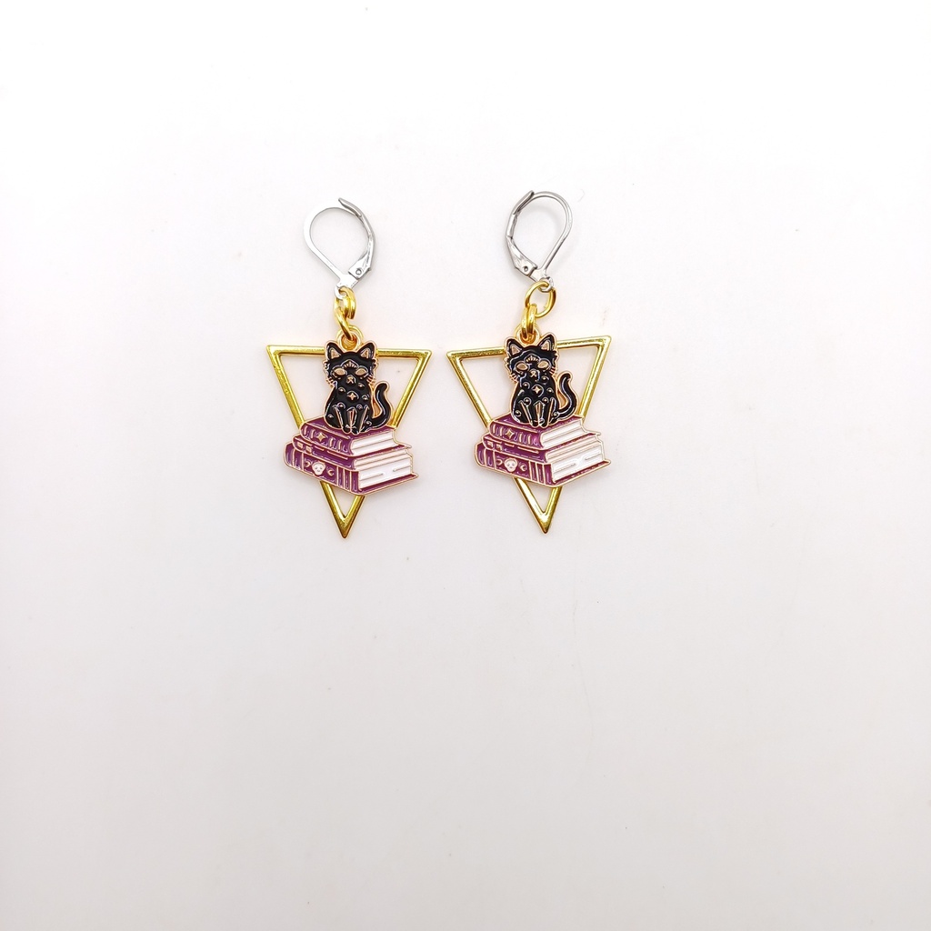 blacksoulcreations-nos-bijoux-fantaisie-boucles-d-oreilles-chat-litteraire