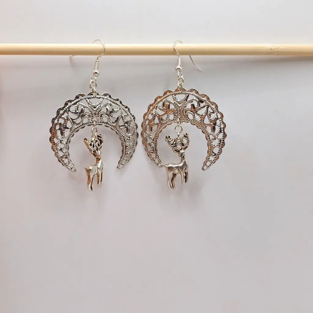 blacksoulcreations-nos-bijoux-fantaisie-boucles-d-oreilles-cerf-argentee