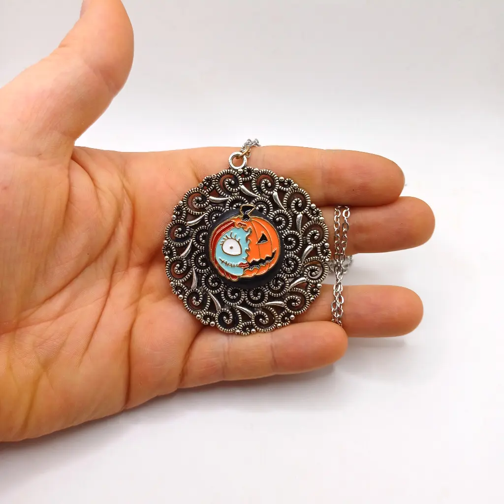 blacksoulcreations-nos-bijoux-fantaisie-pendentif-tete-de-citrouille-halloween