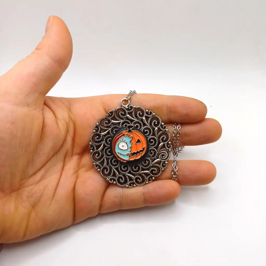 blacksoulcreations-nos-bijoux-fantaisie-pendentif-tete-de-citrouille-halloween