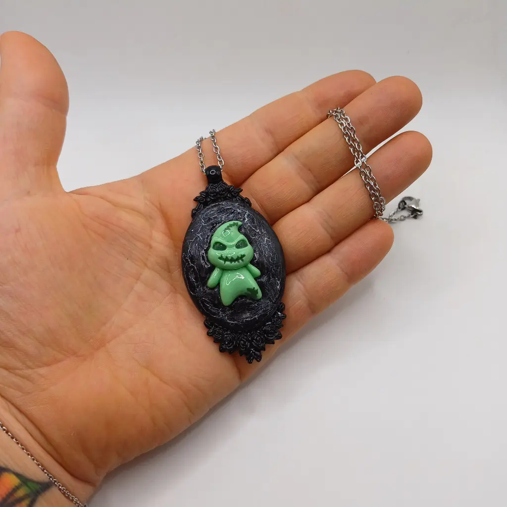 blacksoulcreations-nos-bijoux-fantaisie-pendentif-monstre-vert