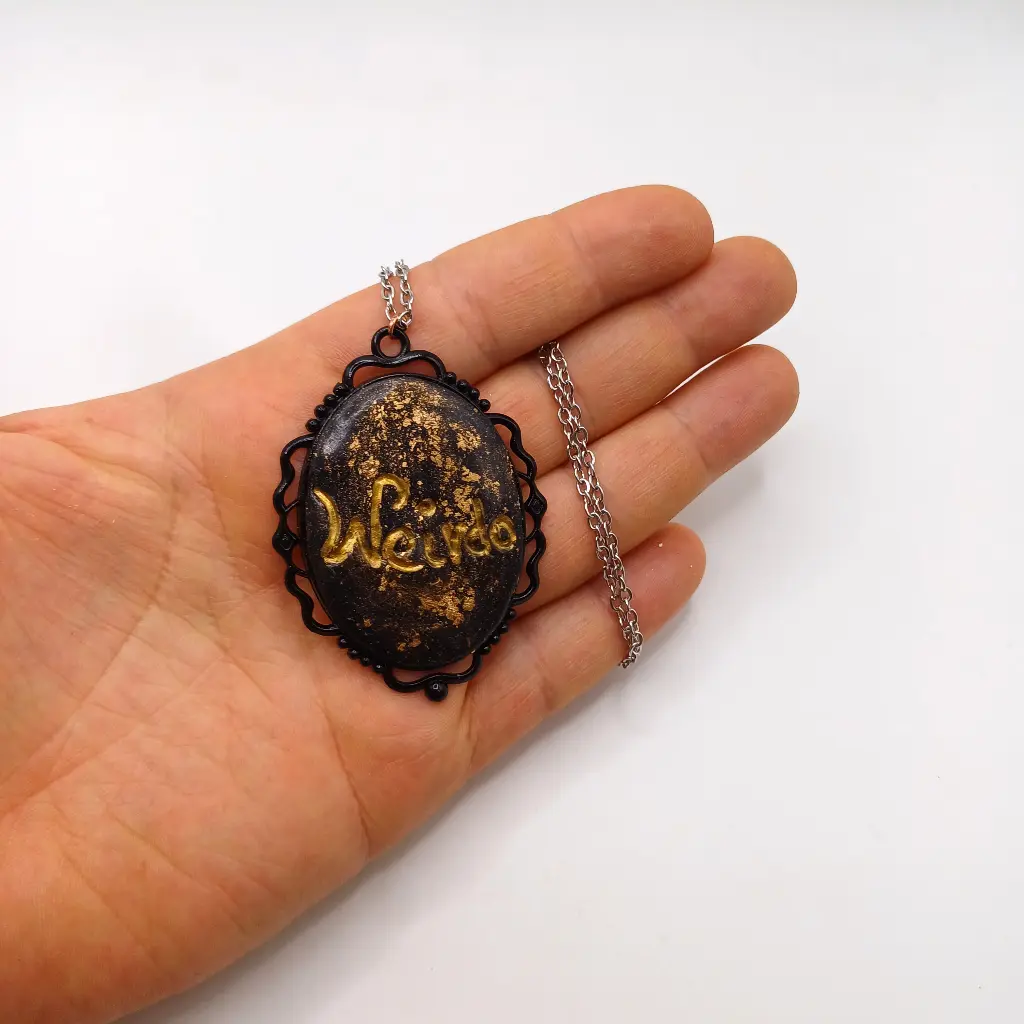 blacksoulcreations-nos-bijoux-fantaisie-pendentif-weirdo