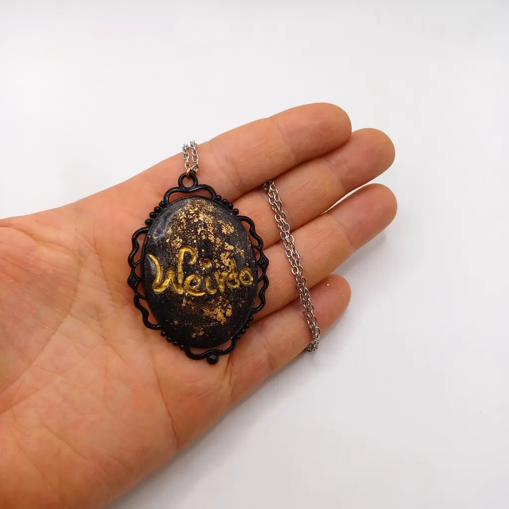 blacksoulcreations-nos-bijoux-fantaisie-pendentif-weirdo