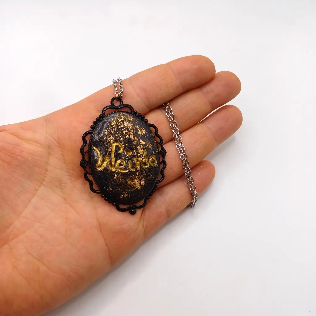 blacksoulcreations-nos-bijoux-fantaisie-pendentif-weirdo