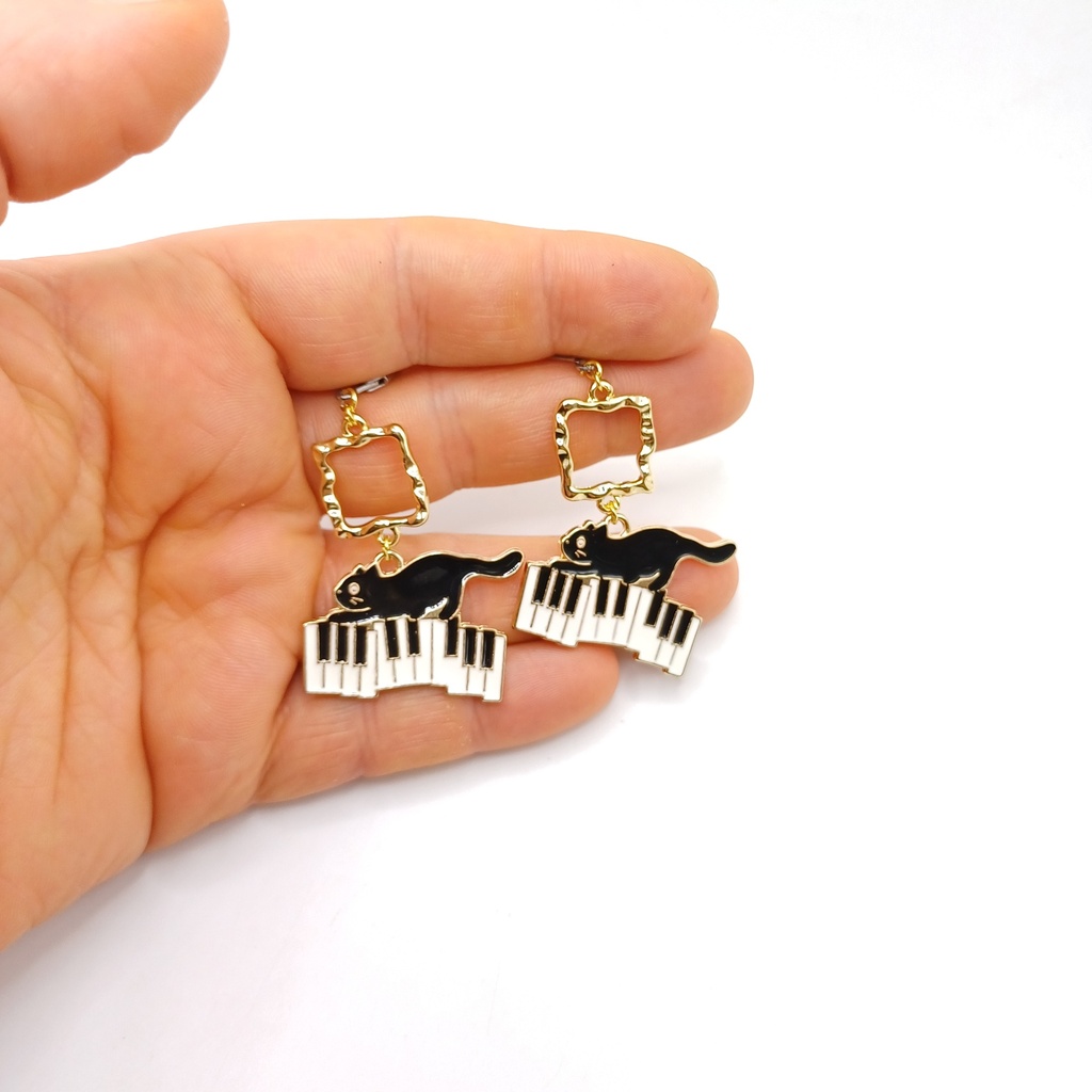 Musical Cat Earrings 