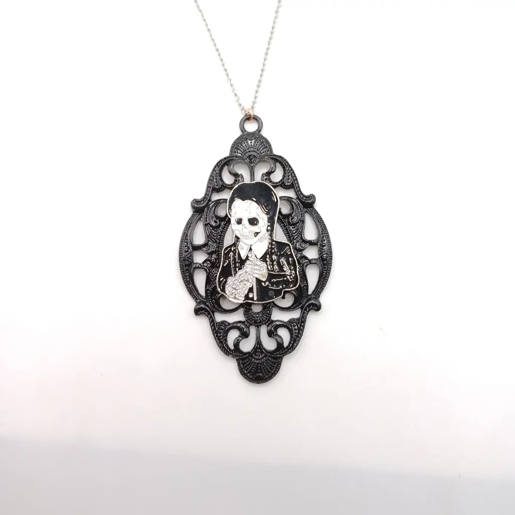 Pendentif Addams Petite Fille Mercredi 